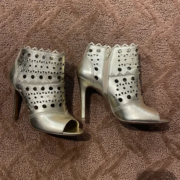 Rare Vintage Oh Deer! Gold leather ankle boots laser cut - Picture 2 of 5